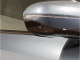 【BMWミラー】視認性の高いスタイリッシュなミラー。自動防眩機能も付いており夜間のドライビングをサポートします。