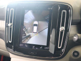 更に360&deg;ビュー表示も可能です 車を上から見下ろしたように車外を確認できるため、一切の死角がない状態で駐車が可能です