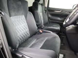 ゆったりした運転席シートになります。