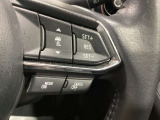 上質さを感じる本革巻きステアリングです。クルーズコントロール等のスイッチが装備されています。お手元で簡単に操作できます☆