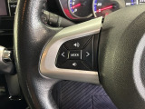 ステアリングにオーディオ操作スイッチが付いています。オーディオ画面に直接タッチしなくても操作が出来ますので、運転に集中できます。