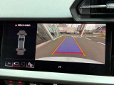 バックカメラと前後のバンパーセンサーで駐車時も安心です