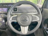 インテリアに合わせたデザインのステアリングは、運転される方のことも考え、運転しやすい形状、大きさです。是非一度、実際に触ってお確かめください。