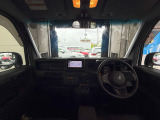 インパネ周りのお写真です。 視界が広く運転もしやすくなっております♪