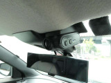 もしもの時に映像を記録する日産純正前車内ドライブレコーダーが備わっています。