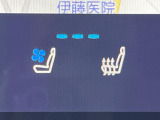 【シートヒーター&ベンチレーション】夏場は涼しい風でお尻や背中の熱やムレを防ぎ、冬はエアコンよりも早く温まってポカポカに!季節を問わず快適に過ごせます。