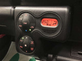 液晶画面とプッシュ式のスイッチで見やすく使いやすいオートエアコンです。