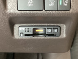 ハンドルの右下にETCがついています。高速道路の料金所の通過も楽々です!。カードの取り出しもしやすい場所についています。