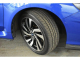 タイヤサイズは225/45R18です