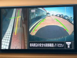 左サイドカメラとフロントカメラ運転席から死角となりやすい車両左前部分や前方部分もバッチリ見えます♪