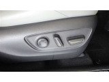運転席パワーシート装備
