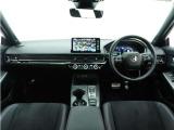◆視界広々で非常に運転しやすくロングドライブでも疲れを感じさせないすっきりとまとまったインパネ周りです。