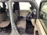 フィット感のあるシート。しっかりと支えてくれるので、長時間の運転を快適にサポートしてくれます。