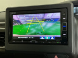 バックモニター付きで、車庫入れやバック時の後方確認をサポート。