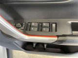 パワーウィンドウスイッチで運転席から全席の窓の開閉ができます♪