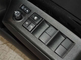 電動格納式ドアミラー・パワーウインドウを装備しています。