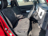 運転席まわりです。実際に座ってみて、乗り心地を体験してみてください,視界も良好です