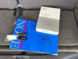 メンテナンスノート【整備記録簿】、取説も揃っています。スマートキーはバッグなどにしまったままボタン操作でエンジンの始動・停止ができて大変便利です。