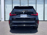 ご納車前には、BMWを熟知したメカニックによる100項目の点検・整備を行います。不具合箇所、交換時期に達している部品に関しましては、全て当社負担で交換してからのご納車となります。