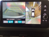 マルチビューカメラシステム搭載車です。お車の周囲を全方位でカバーします。後方・前方・両脇と、コンディションが悪い視界でもカラーモニターに映し出した映像がドライバーをサポートします。
