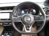 運転が楽しくなる明るく開放的な運転席まわりです。