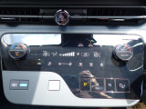 左右独立型オートエアコンが装備されており運転席・助手席の方に合わせて温度調節をしていただけますので快適にお乗りいただけます♪