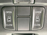 【両側パワースライドドア】スマートキーや運転席のスイッチで後席両側スライドドアの開閉が可能♪電動だから力を入れてドアを開ける必要が無く、小さなお子様でも簡単に開け閉めでき快適です♪