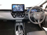 運転席は見やすく整理され、ナビも美しく装着され操作性にも優れています!