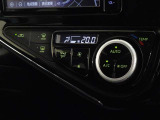 車内を快適に、オートエアコンを装備しています。