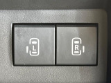 【両側パワースライドドア】スマートキーや運転席のスイッチで後席両側スライドドアの開閉が可能♪電動だから力を入れてドアを開ける必要が無く、小さなお子様でも簡単に開け閉めでき快適です♪