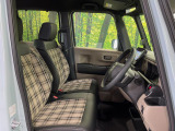 運転席シート廻りは使用感も少なく、良好な状態となっています。前オーナー様が丁寧に使っていたことがよくわかりますね。