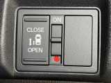 【パワースライドドア】スマートキーや運転席のスイッチでスライドドアの開閉が可能♪電動だから力を入れてドアを開ける必要が無く、小さいお子様でも、重い荷物を持っている時もラクに開け閉めできます♪