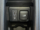 センターコンソルにはUSB-TypeAとTypeC、12V電源ソケット