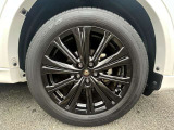 225/55R19になります。
