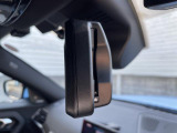 【ルームミラー一体型ETC】BMWといえばルームミラー一体型のETC。ドライバーから差し込めるかたちになっておりますので、差し忘れの際も慌てずにご利用いただけます。