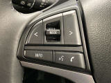運転中、オーディオの操作をしてて、ハッとしたことはありませんか?ステアリングスイッチは、運転中でもハンドルでオーディオの操作が可能です。安全なドライブをサポートします。