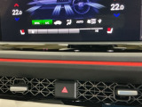 運転席/助手席シートヒーターで寒い日もすぐに温かくなり快適に過ごせます。3段階の温度調整が可能です