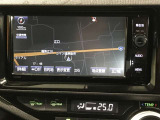 純正ナビを装備。タッチパネル式で使いやすく、お出かけもラクラクです。
