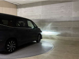 LEDヘッドランプです。十分な明るさを保ちつつも消費電力が少なく、バルブ寿命も長いのが特徴です。瞬時にMAXの光量を発揮するのもLEDならではです。