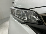 LEDヘッドライトは、点灯の瞬間から最大光量を発揮し、突然暗くなるトンネルなどでの安定感を高めます。