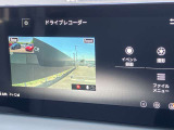 ドライブレコーダーの映像。モニターに前後の映像を映し出せます
