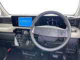 運転席まわりです。 各操作スイッチは使いやすい位置に配置されてます。