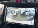 【バックカメラ】ナビ画面に後方映像を映し出し安全を確保!死角になる箇所もしっかり確認できるので運転に不安な方でも安心してお乗りいただけます。
