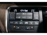 運転席と助手席の温度設定の変更が可能な左右独立タイプのデュアルエアコンです♪♪♪暑がりな人・寒がりな人も誰もが車内を快適にお過ごしいただけます♪♪♪