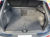普段のお買い物や通勤、送迎等に十分な荷室スペースを確保しております。セカンドシートを倒すと、大きな荷物の積載も可能です。