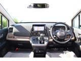 スクエアなボディ形状なので、前方視界は良好で見切りも良く運転しやすいです。