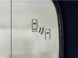 車線変更時の後方確認をアシストしてくれるブラインドスポットモニター!ドアミラーの死角を検知してくれるから車線変更もスムーズです。