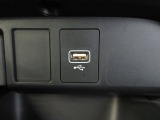 便利な充電用USBジャックも付いています。