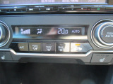フルオートエアコンのお写真です。ボタン一つで年中快適な温度でお過ごし頂けます♪