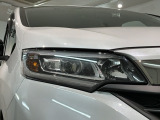 LEDヘッドライトは、点灯の瞬間から最大光量を発揮し、突然暗くなるトンネルなどでの安定感を高めます。